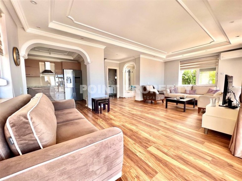 Симпатичная двухэтажная вилла 2009 года постройки, в трех километрах от центра района Каргыджак-id-7564-фото-4