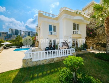 Трехэтажная вилла 4+1 с панорамным видом на море, в двух километрах от пляжа и набережной-id-7572-фото-2