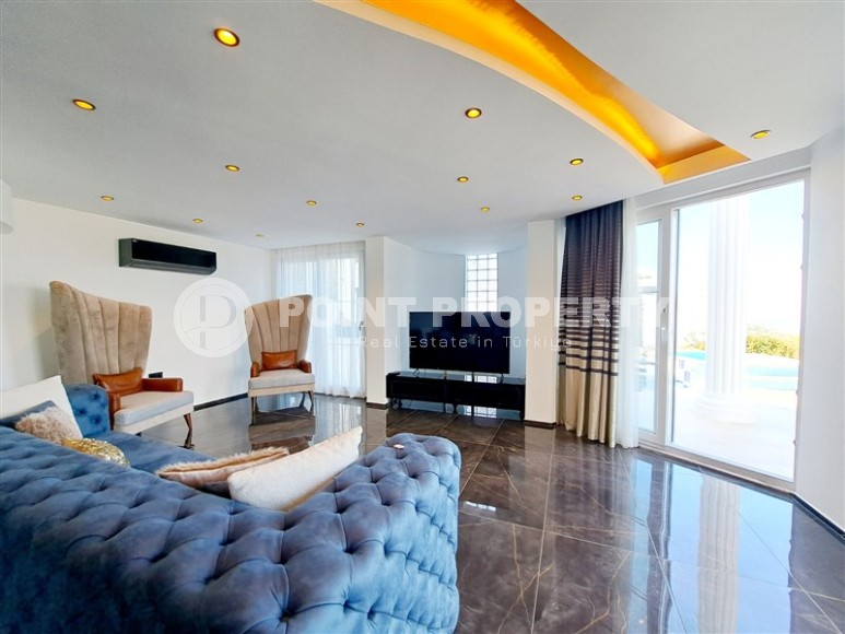 Villa with designer renovation, four bedrooms and views of the Mediterranean Sea in the Kargicak area-id-5293-photo-3