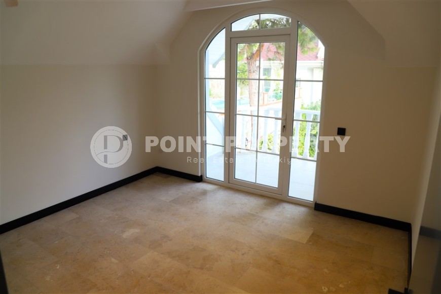 Атмосферная двухэтажная вилла 4+1 с бассейном и садом, в трех с половиной километрах от моря.-id-7597-фото-9