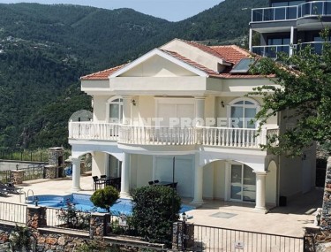 Атмосферная двухэтажная вилла с видом на море и гору Кале, в элитном районе Аланьи - Бекташ-id-7613-фото-1