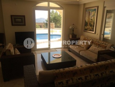 Атмосферная двухэтажная вилла с видом на море и гору Кале, в элитном районе Аланьи - Бекташ-id-7613-фото-2