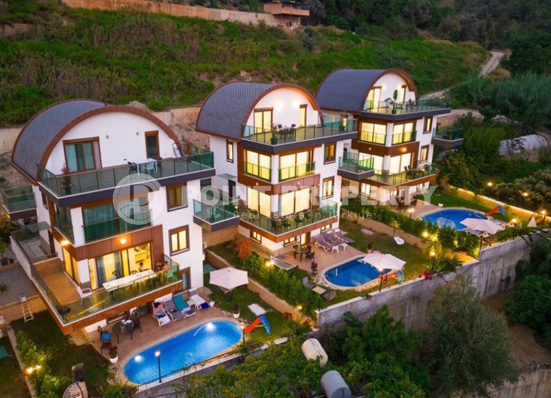 Elite detached villa with a swimming pool and a garden, in a prestigious area of Alanya - Bektas-id-7614-photo-1