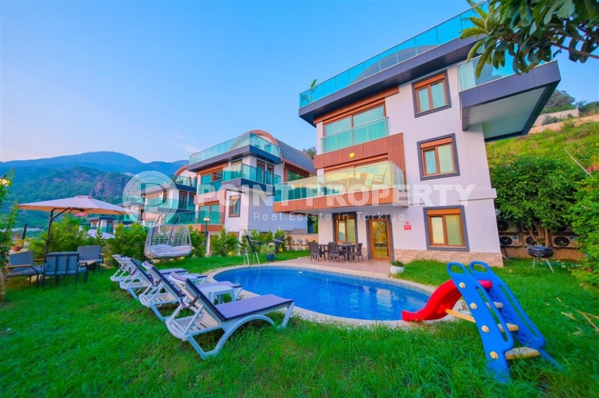 Elite detached villa with a swimming pool and a garden, in a prestigious area of Alanya - Bektas-id-7614-photo-2
