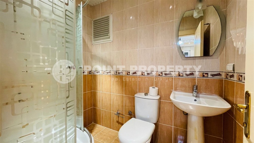 Inexpensive apartment with two bedrooms and spacious glazed balconies in the center of Mahmutlar-id-7624-photo-8