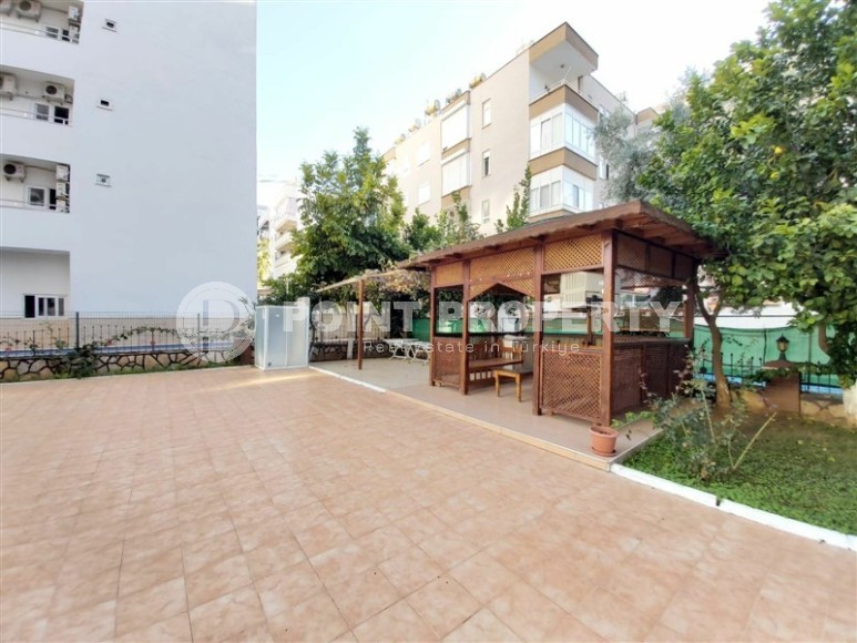 Inexpensive apartment with two bedrooms and spacious glazed balconies in the center of Mahmutlar-id-7624-photo-16