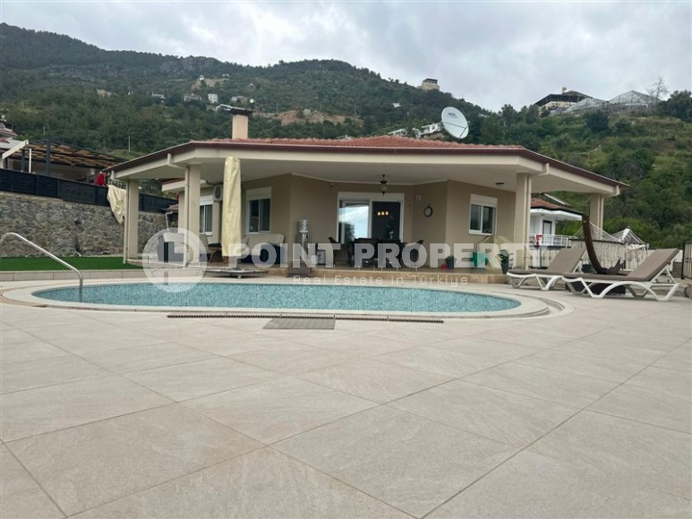 Detached villa with a swimming pool and garden area, four and a half kilometers from the sea-id-7633-photo-1