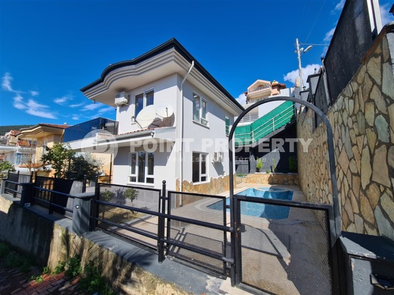 Готовая к проживанию двухэтажная вилла с панорамным видом на море, в престижном районе Аланьи - Бекташ-id-7634-фото-2