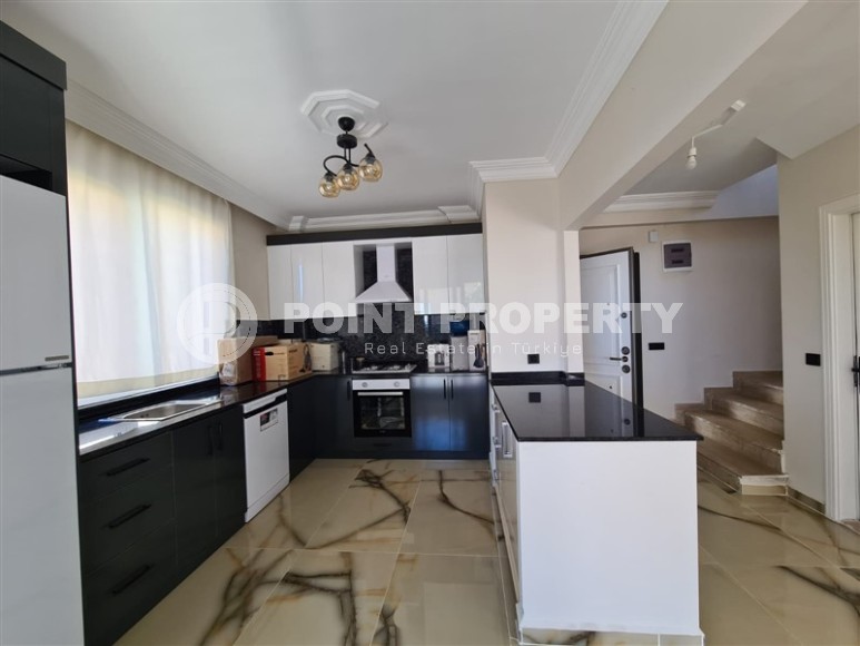 Готовая к проживанию двухэтажная вилла с панорамным видом на море, в престижном районе Аланьи - Бекташ-id-7634-фото-6