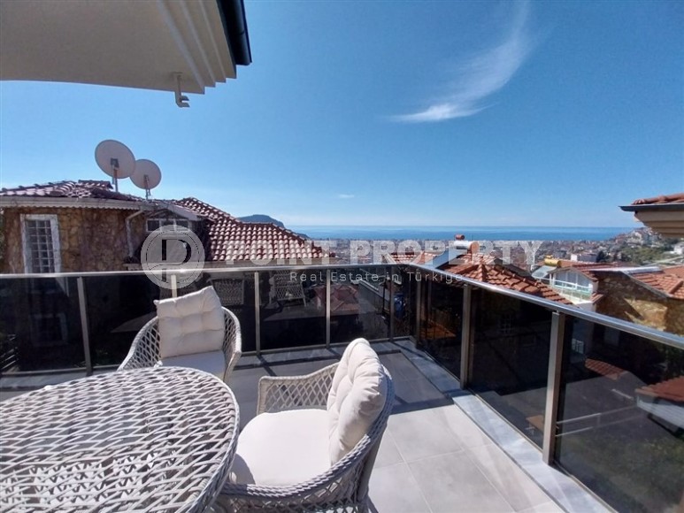 Готовая к проживанию двухэтажная вилла с панорамным видом на море, в престижном районе Аланьи - Бекташ-id-7634-фото-15