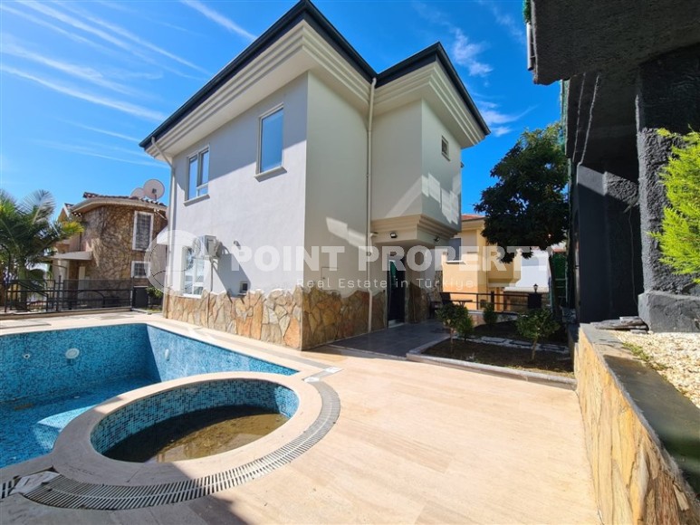 Готовая к проживанию двухэтажная вилла с панорамным видом на море, в престижном районе Аланьи - Бекташ-id-7634-фото-17