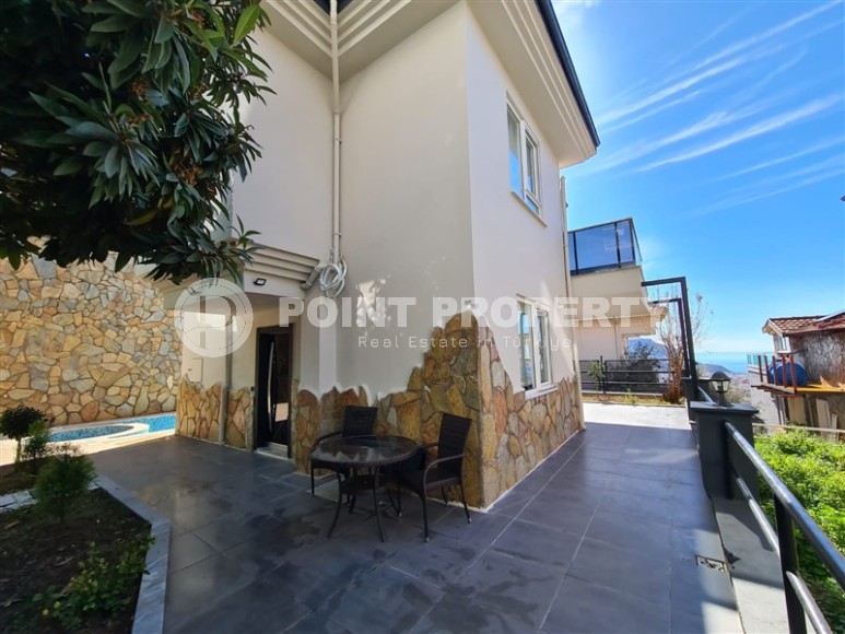 Готовая к проживанию двухэтажная вилла с панорамным видом на море, в престижном районе Аланьи - Бекташ-id-7634-фото-19