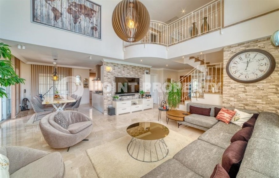 Comfortable villa with a swimming pool, a garden, a separate summer kitchen, a barbecue area and a sauna, a kilometer from the sea-id-7645-photo-2