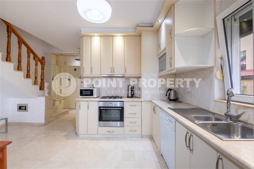 Благоустроенная двухэтажная вилла 2005 года постройки, в 250 метрах от моря-id-7646-фото-8