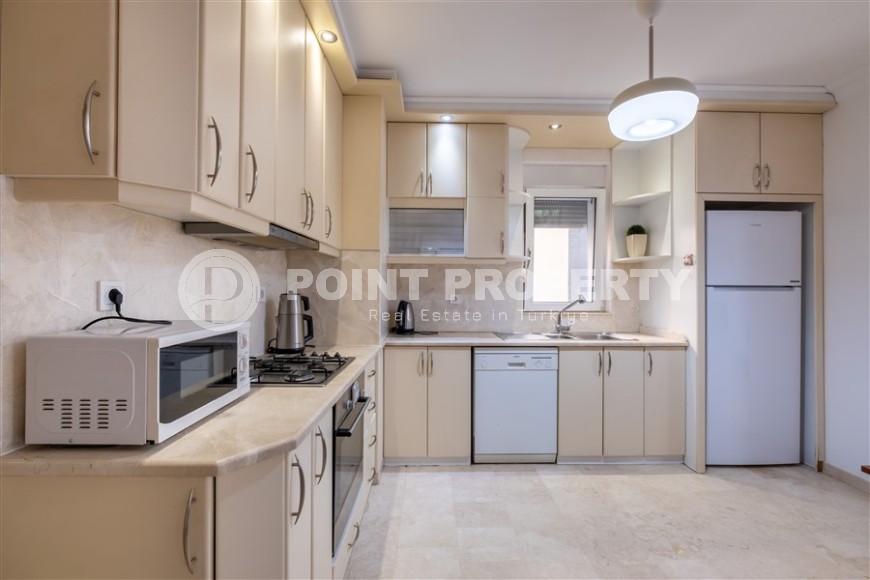 Благоустроенная двухэтажная вилла 2005 года постройки, в 250 метрах от моря-id-7646-фото-9