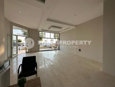 Коммерческое помещение под аутлет на первой линии от моря, в центре популярного района Аланьи - Махмутлар-id-7647-фото-2