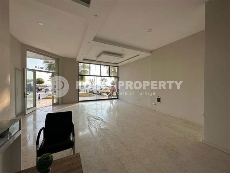 Коммерческое помещение под аутлет на первой линии от моря, в центре популярного района Аланьи - Махмутлар-id-7647-фото-2