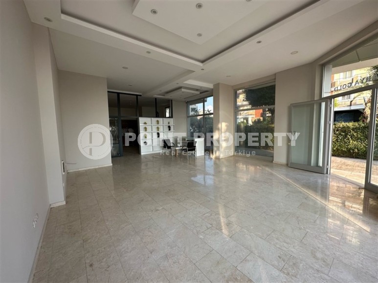 Коммерческое помещение под аутлет на первой линии от моря, в центре популярного района Аланьи - Махмутлар-id-7647-фото-3