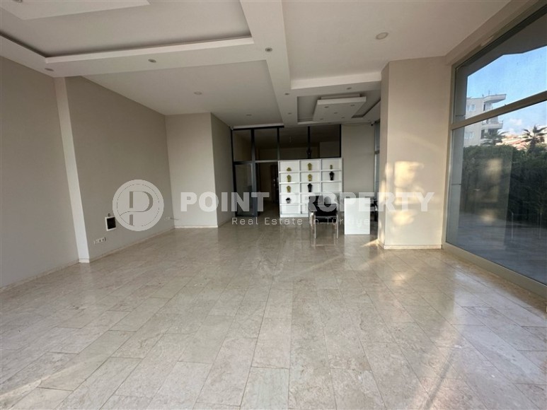 Коммерческое помещение под аутлет на первой линии от моря, в центре популярного района Аланьи - Махмутлар-id-7647-фото-4