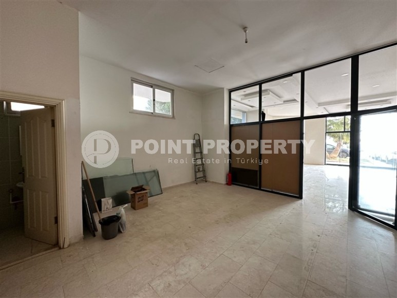 Коммерческое помещение под аутлет на первой линии от моря, в центре популярного района Аланьи - Махмутлар-id-7647-фото-9