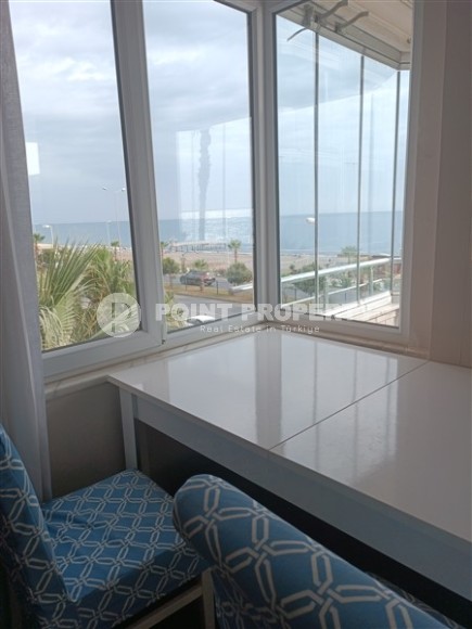 Квартира с топовой локацией на первой линии от моря, в центре района Махмутлар-id-7673-фото-3