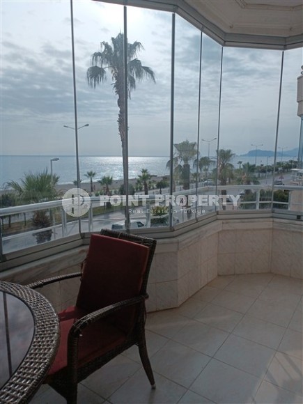 Квартира с топовой локацией на первой линии от моря, в центре района Махмутлар-id-7673-фото-11