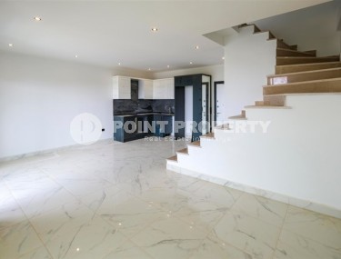 Panoramic two-level apartment 2+1 on the 5th floor with an attic, two kilometers from the sea-id-7674-photo-3