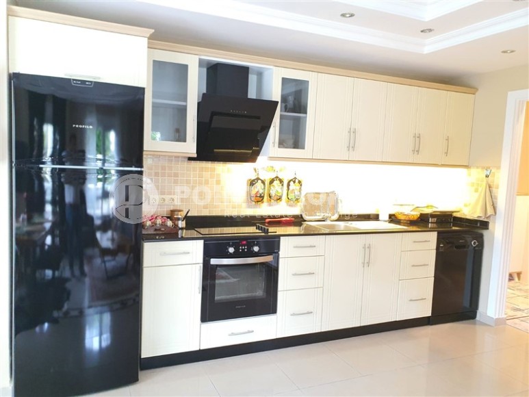 Современная квартира 2+1 с собственным садом, в престижном районе Аланьи - Тепе-id-7682-фото-6