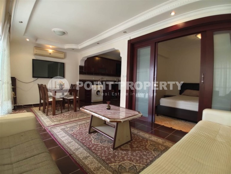 Furnished apartment 2+1 on the first line from the sea, in the center of the popular area of Alanya - Mahmutlar-id-7718-photo-3