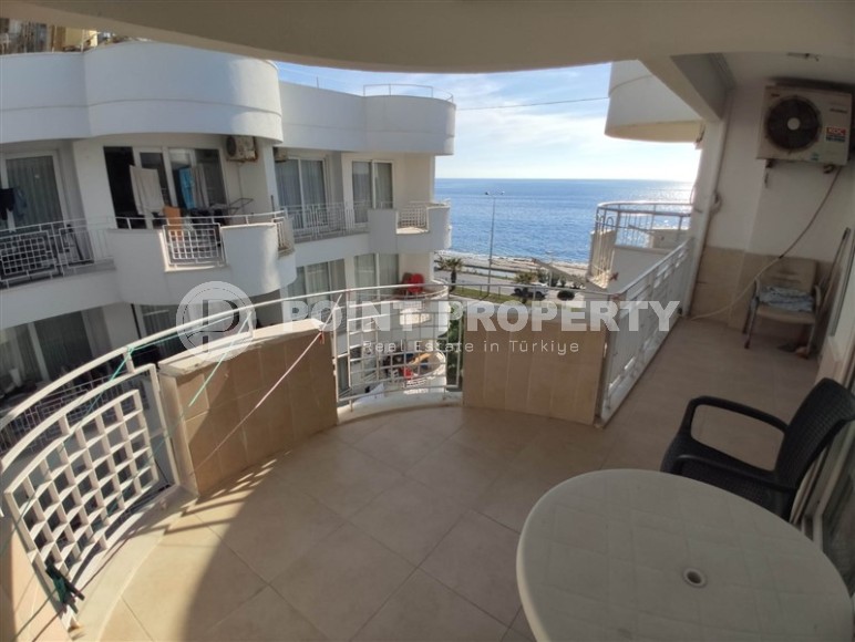 Furnished apartment 2+1 on the first line from the sea, in the center of the popular area of Alanya - Mahmutlar-id-7718-photo-12