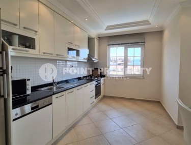 Bright, atmospheric 4+1 apartment on the 4th floor with an attic, in a prestigious area of Alanya - Hasbahce-id-7723-photo-3
