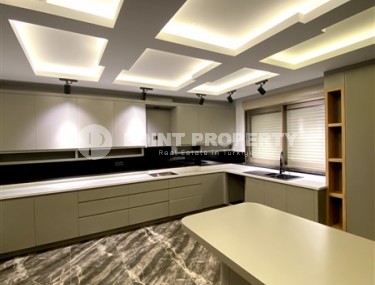 Large two-level apartment 5+1, with a total area of 395 m2, in the prestigious area of Alanya - Hasbahce-id-7730-photo-4