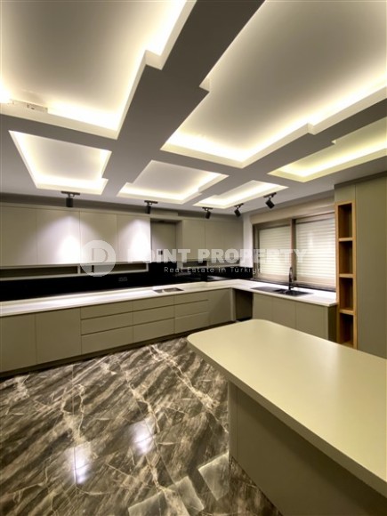 Large two-level apartment 5+1, with a total area of 395 m2, in the prestigious area of Alanya - Hasbahce-id-7730-photo-4