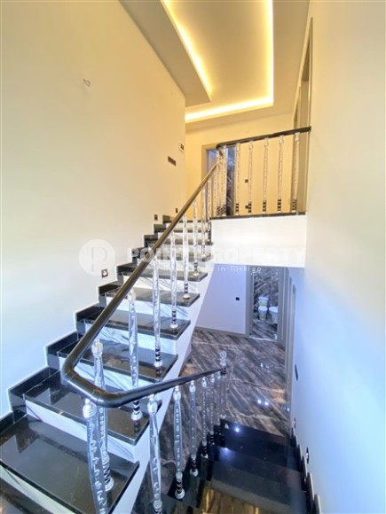 Large two-level apartment 5+1, with a total area of 395 m2, in the prestigious area of Alanya - Hasbahce-id-7730-photo-14