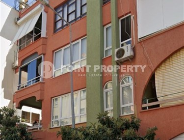 Inexpensive 1+1 apartment with a top location 200 meters from the sea, in the very center of Alanya-id-7739-photo-1