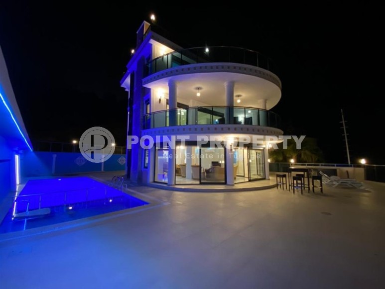 Отдельно стоящая трехэтажная вилла с бассейном и садовым участком, в живописном районе Аланьи - Кестель-id-7757-фото-4