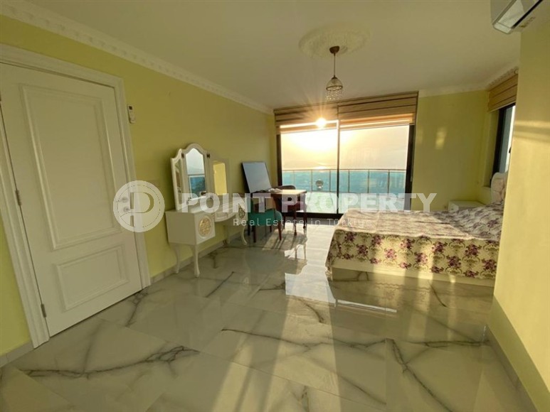 Отдельно стоящая трехэтажная вилла с бассейном и садовым участком, в живописном районе Аланьи - Кестель-id-7757-фото-6