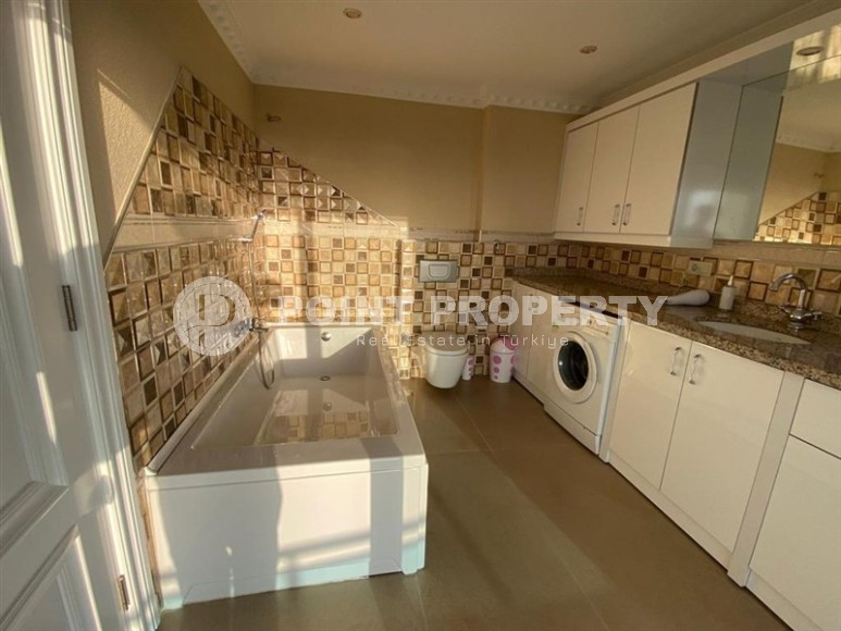 Отдельно стоящая трехэтажная вилла с бассейном и садовым участком, в живописном районе Аланьи - Кестель-id-7757-фото-8