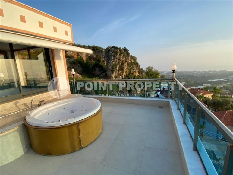 Отдельно стоящая трехэтажная вилла с бассейном и садовым участком, в живописном районе Аланьи - Кестель-id-7757-фото-11