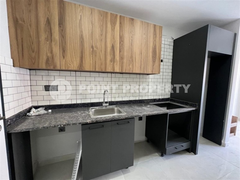 Affordable 1+1 apartment with a total area of 40 m2, with a top location within walking distance from the sea, in the center of Mahmutlar-id-7762-photo-2