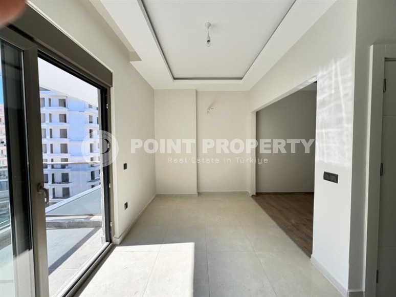 Affordable 1+1 apartment with a total area of 40 m2, with a top location within walking distance from the sea, in the center of Mahmutlar-id-7762-photo-3