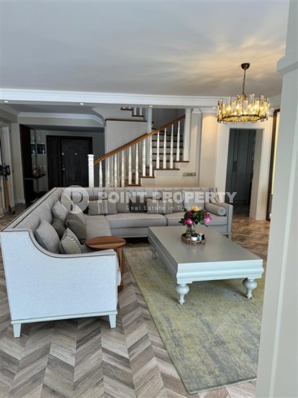 Двухэтажная вилла с бассейном и просторным садовым участком, площадью 1000 м2, в спокойном районе Аланьи - Верхняя Оба-id-7777-фото-3