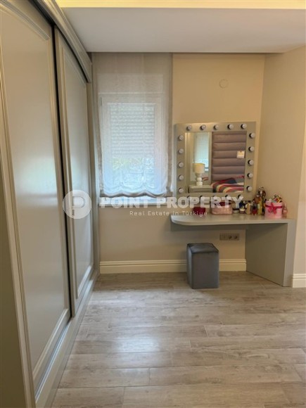 Двухэтажная вилла с бассейном и просторным садовым участком, площадью 1000 м2, в спокойном районе Аланьи - Верхняя Оба-id-7777-фото-12