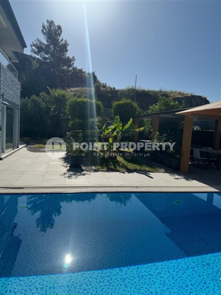 Двухэтажная вилла с бассейном и просторным садовым участком, площадью 1000 м2, в спокойном районе Аланьи - Верхняя Оба-id-7777-фото-22