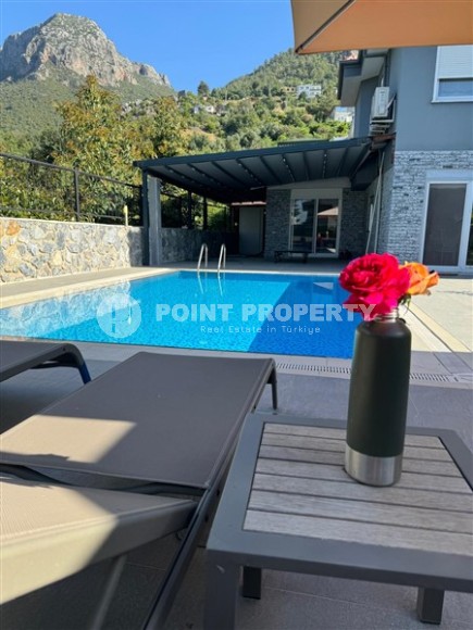 Двухэтажная вилла с бассейном и просторным садовым участком, площадью 1000 м2, в спокойном районе Аланьи - Верхняя Оба-id-7777-фото-23