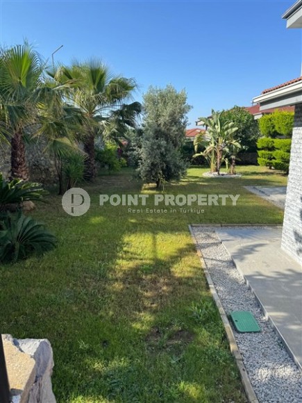 Двухэтажная вилла с бассейном и просторным садовым участком, площадью 1000 м2, в спокойном районе Аланьи - Верхняя Оба-id-7777-фото-24