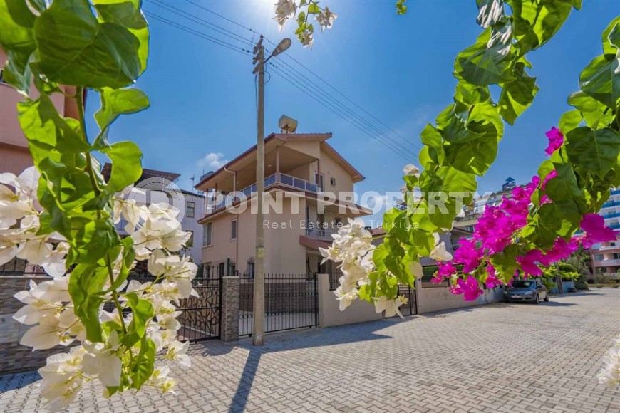 Симпатичный трехэтажный дом 2002 года постройки в 100 метрах от моря, в живописном районе Аланьи - Конаклы-id-7795-фото-2