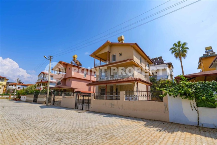 Симпатичный трехэтажный дом 2002 года постройки в 100 метрах от моря, в живописном районе Аланьи - Конаклы-id-7795-фото-3