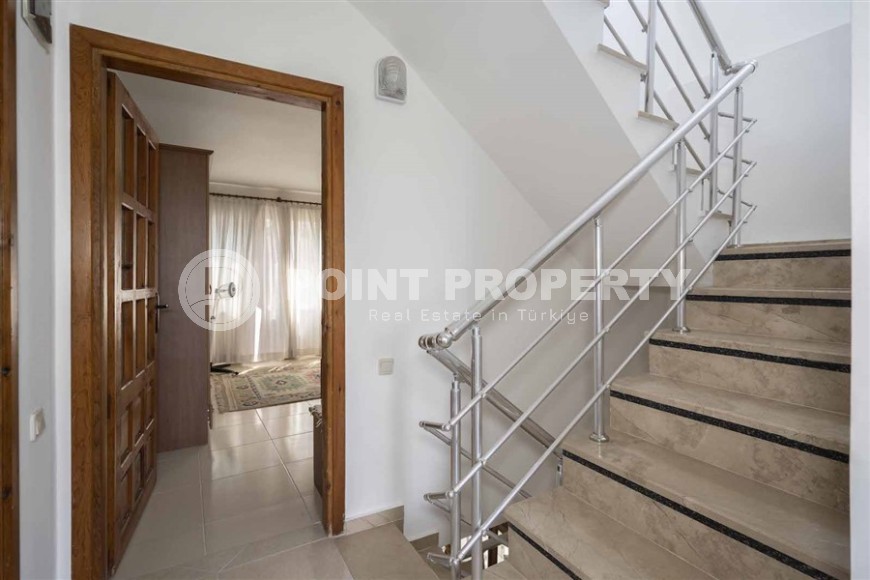 Симпатичный трехэтажный дом 2002 года постройки в 100 метрах от моря, в живописном районе Аланьи - Конаклы-id-7795-фото-12