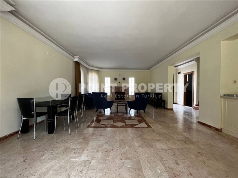 Двухэтажная вилла-близнец с бассейном и просторным садовым участком в двух с половиной километрах от моря-id-7796-фото-2